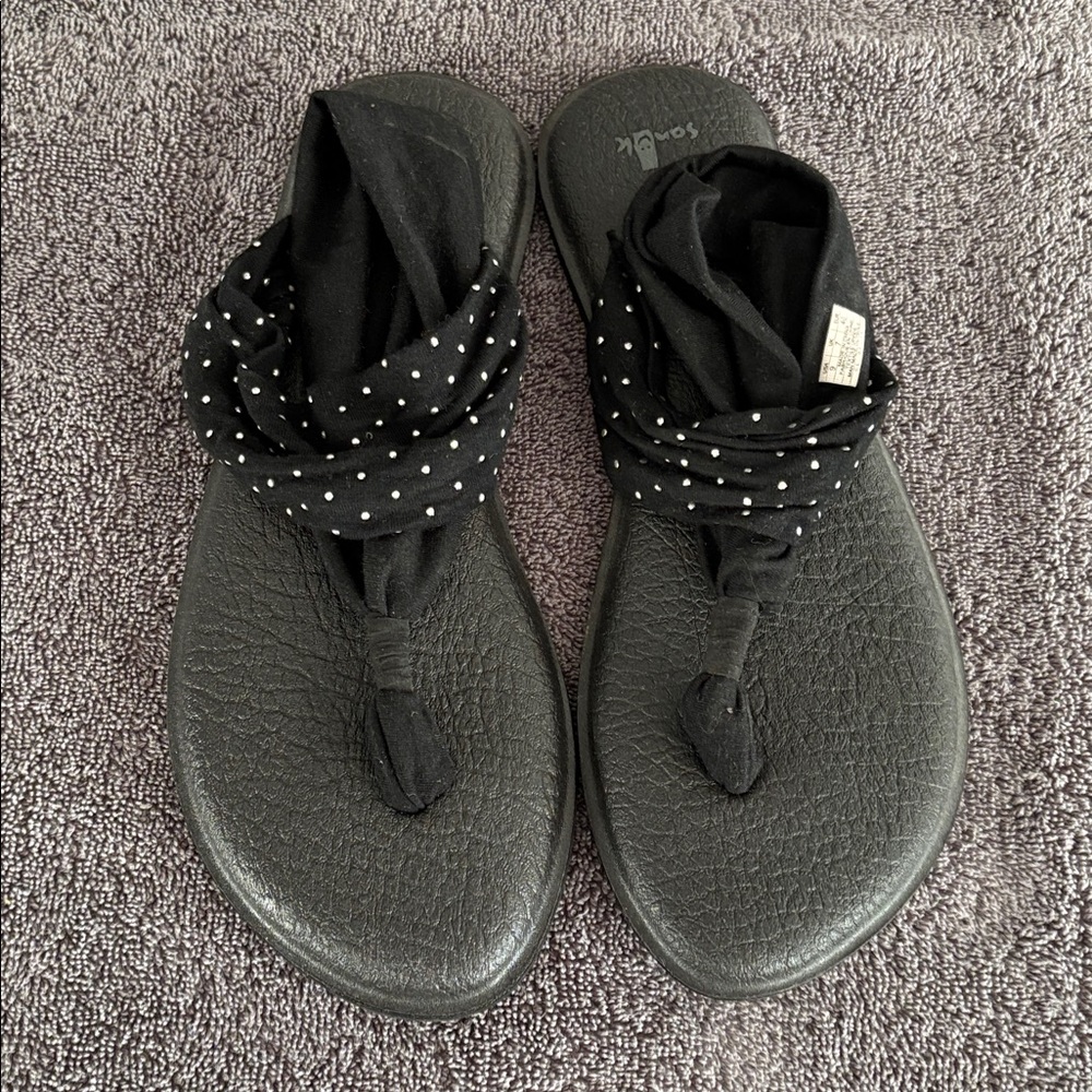 Sanuk yoga sandals